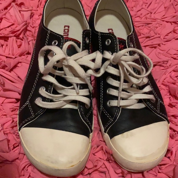Women’s converse 6.5 Leather - Picture 1 of 5